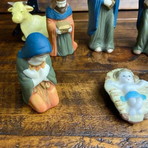 Vtg Hand Painted Nativity 7 pc Set: Baby Jesus,Joseph, Mary, Wise Men, One Cow - Picture 2 of 10